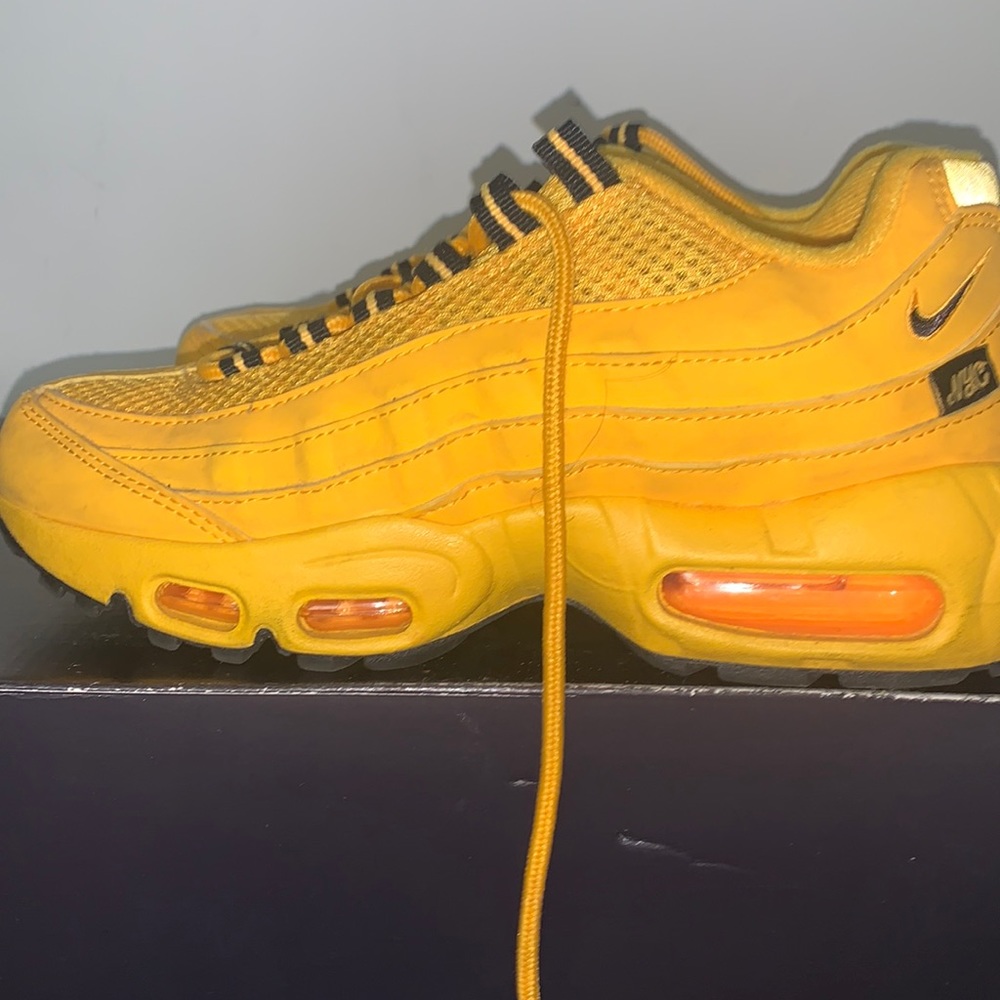 Nikes - Picture 2 of 6